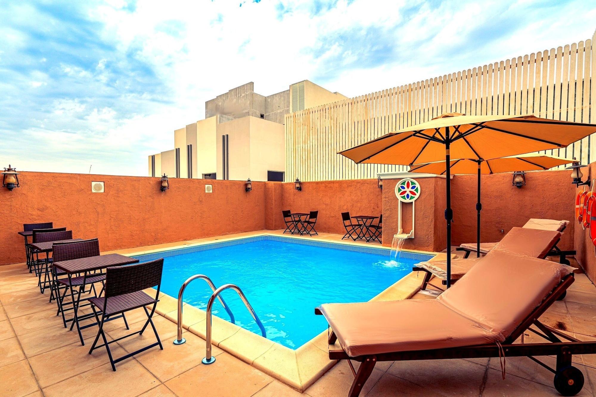 Vista Piscina Al Liwan Suites Rawdat Al Khail