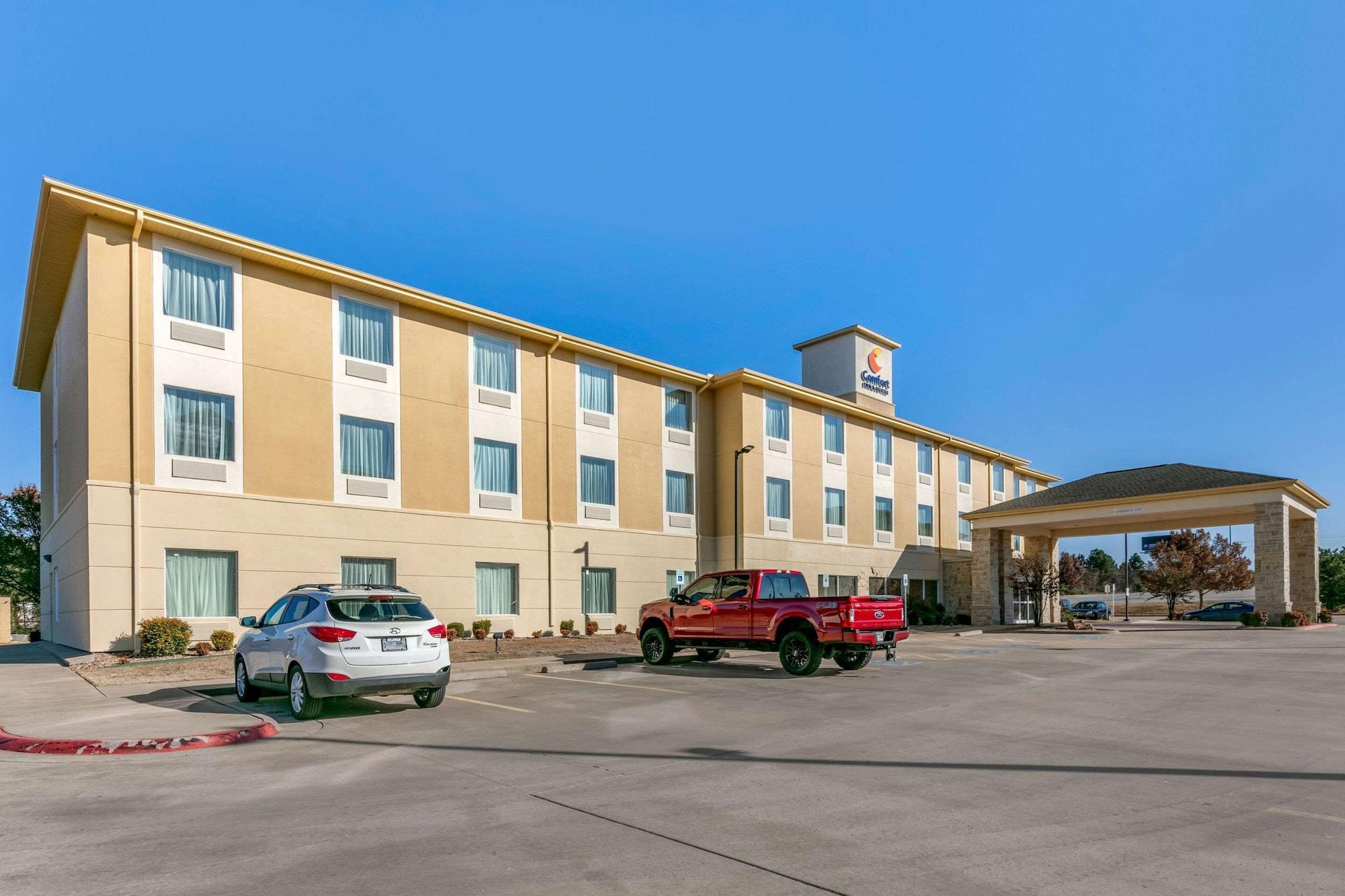 Vista Exterior Comfort Inn & Suites Van Buren - Fort Smith