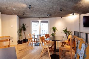 Alojamiento - Maverick Central Market