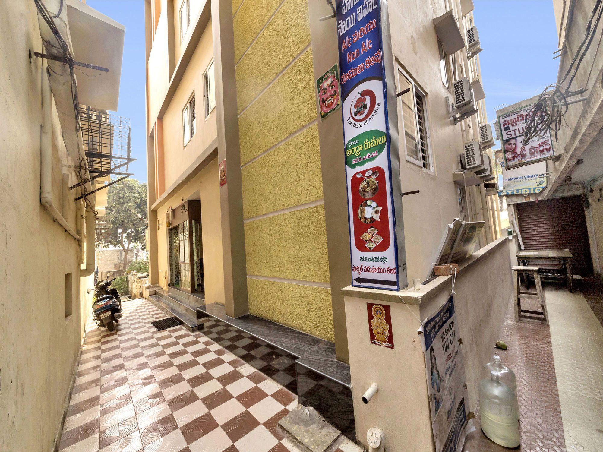 Vista Exterior OYO 12231 Sai Vihar