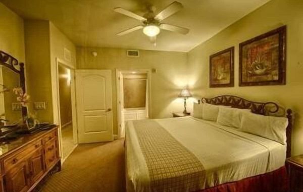 Disney Amazing Lake Bryan View 1 Bedroom Condo by RedAwning - Hoteles cerca de Premium Outlets en Orlando
