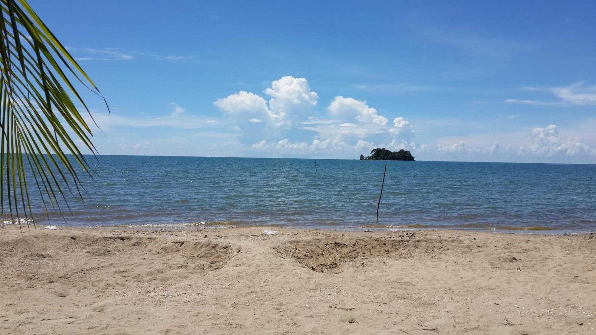 Playa Chaiwat Resort