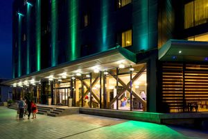 Alojamiento - West City Hotel