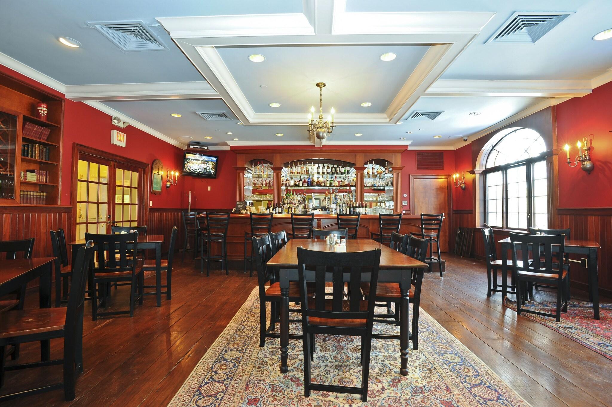 Bar/Salón Avon Old Farms