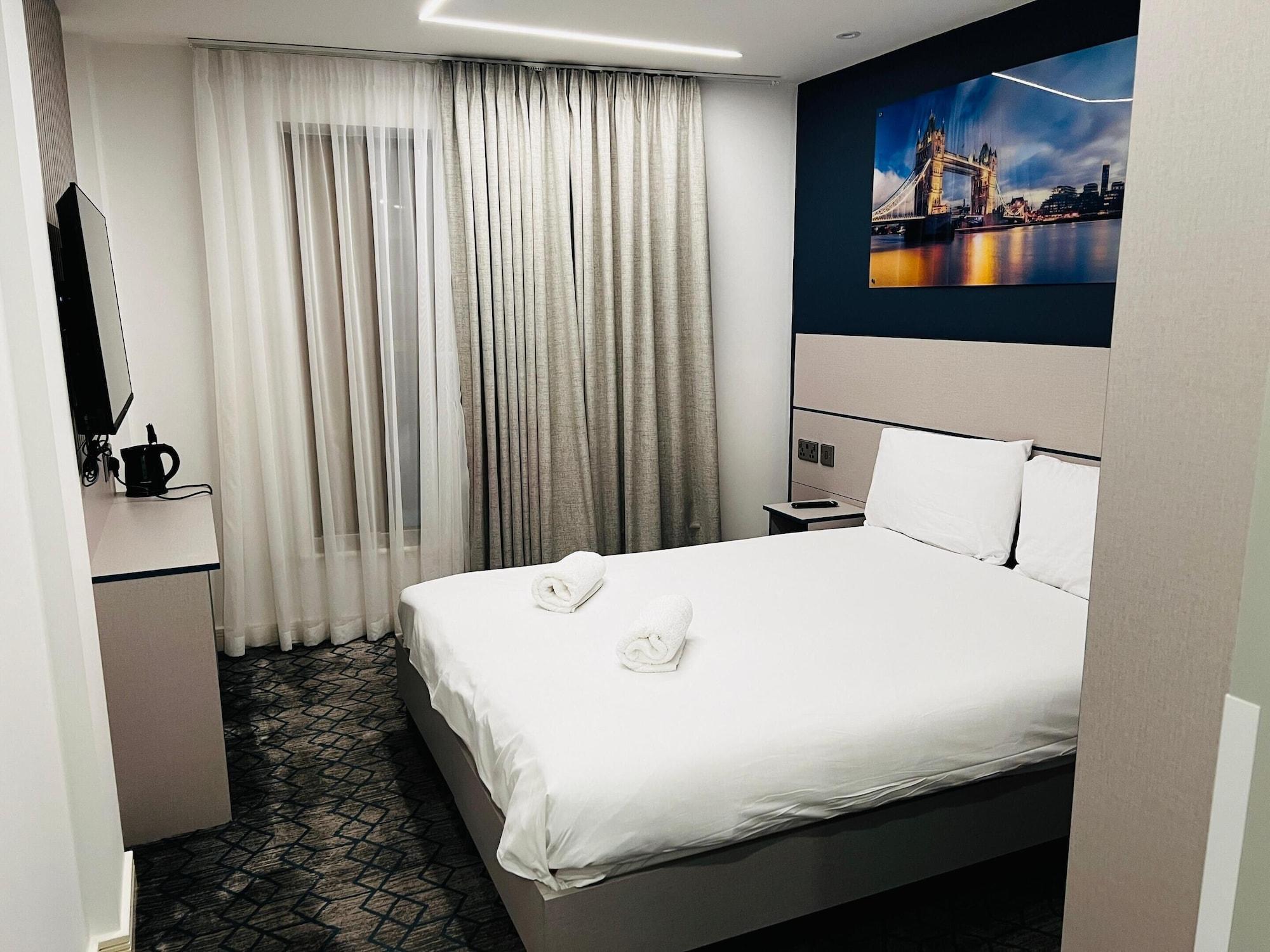 Varios Ilford Grand Hotel