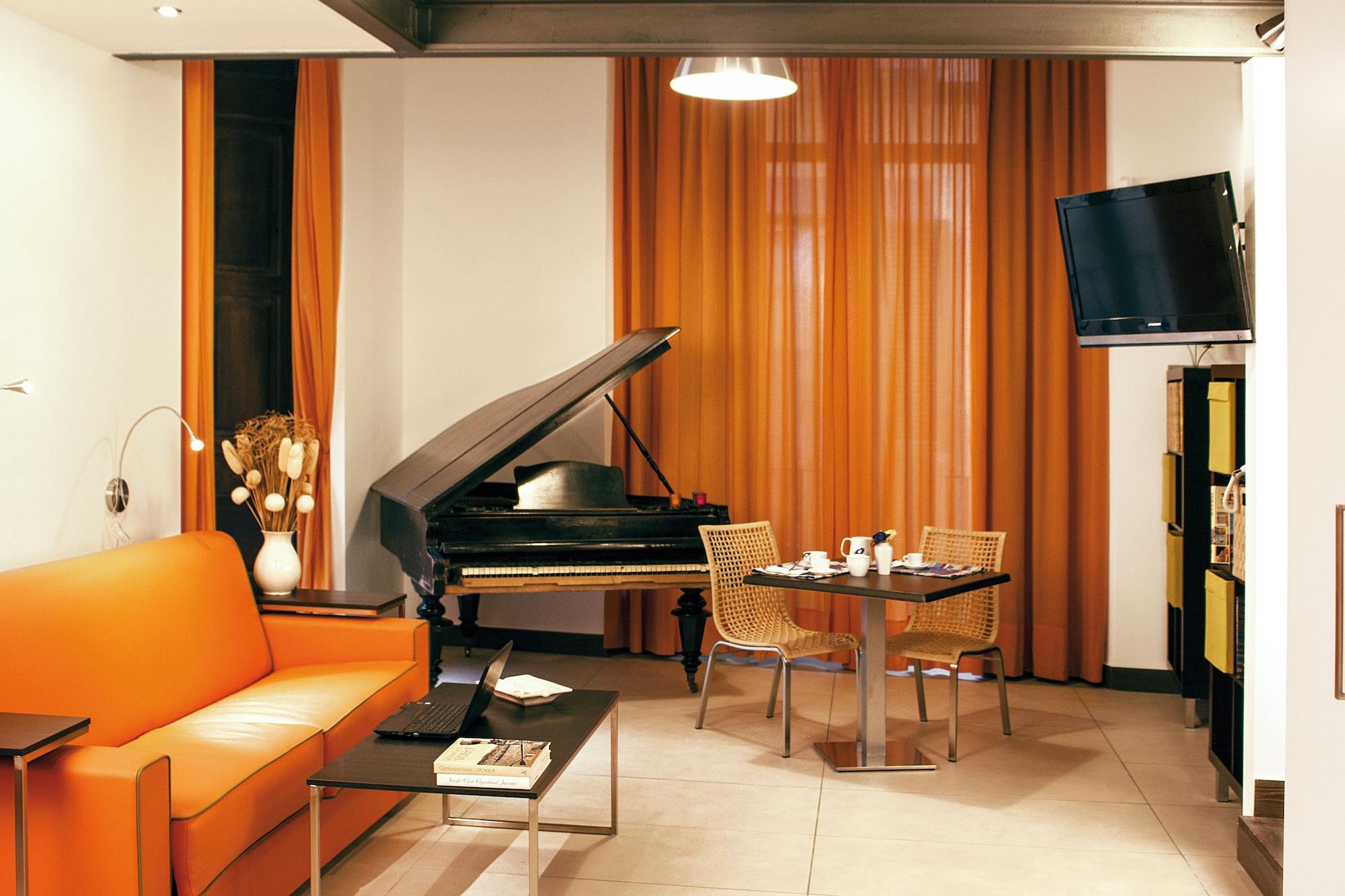 Varios Residenza Pizzofalcone