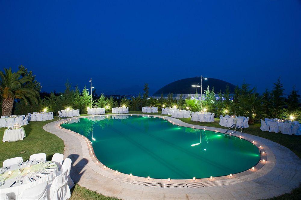 Vista da piscina Parnis Palace Hotel Suites