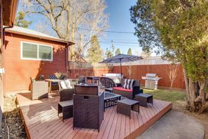 Alquiler Vacacional - Hot Tub + Walk to Midtown! Reno Retreat