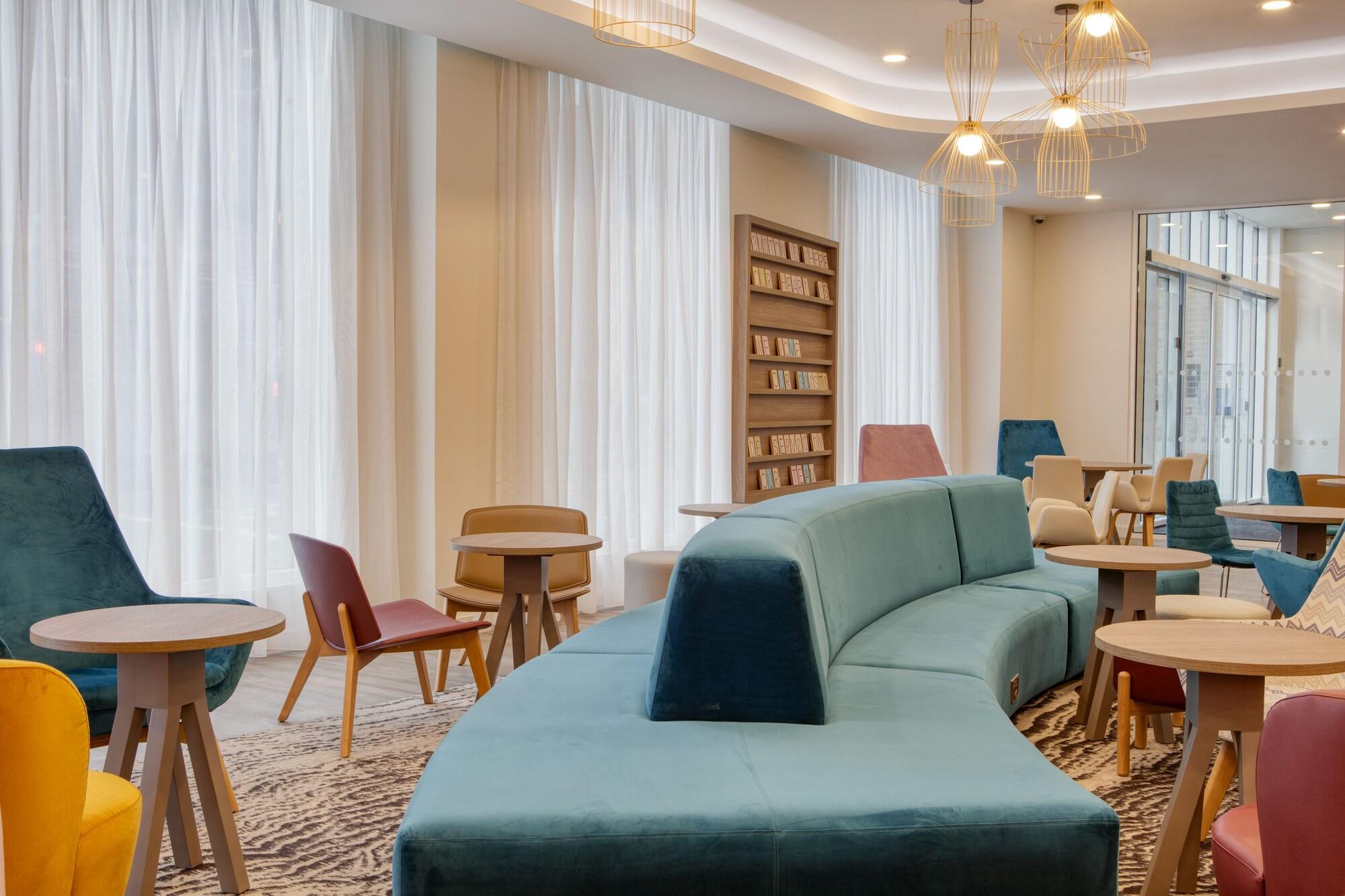 Vista Lobby Hampton by Hilton Manchester Northern Quarter