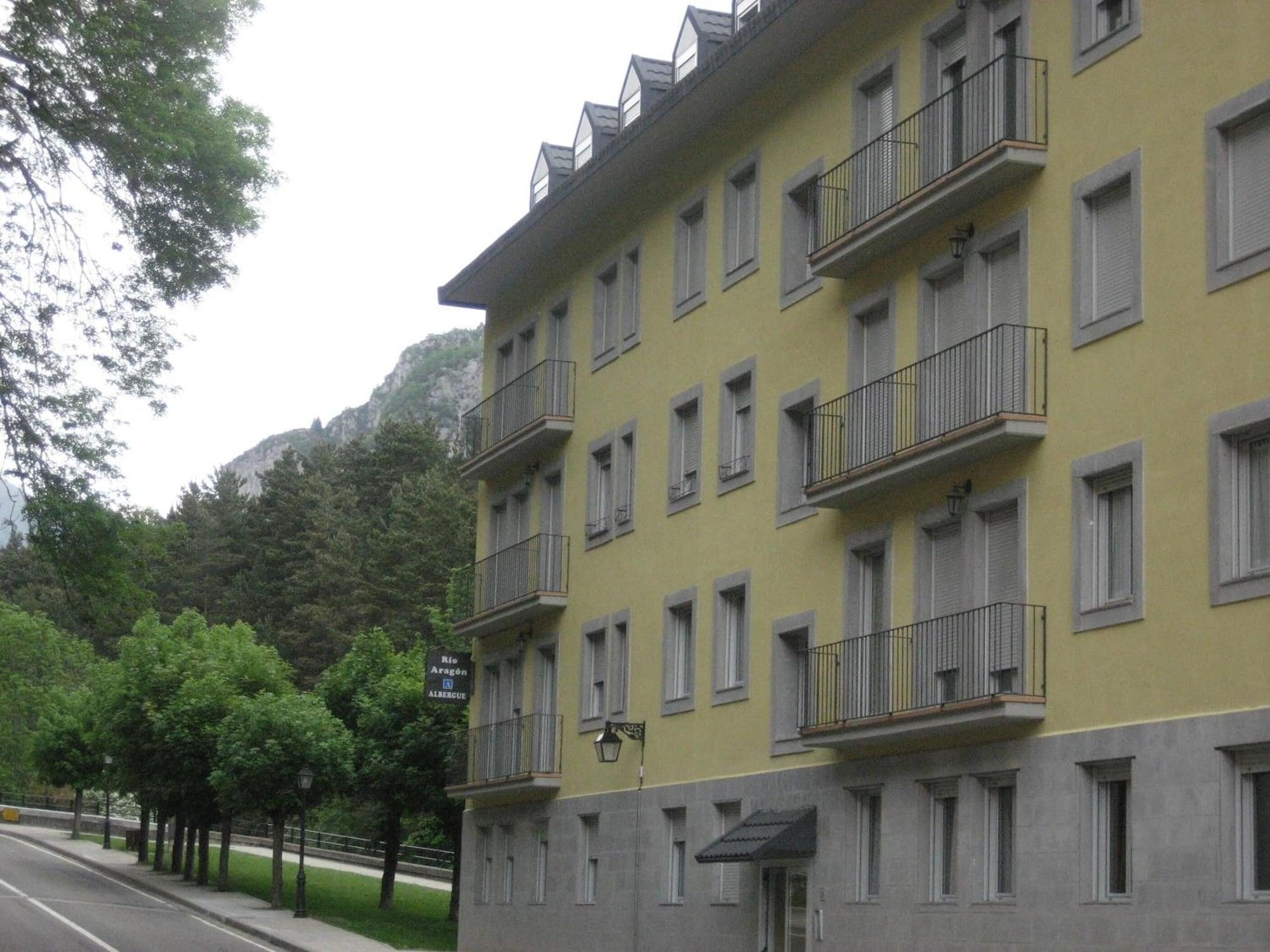 Vista Exterior Albergue Río Aragón - Hostel