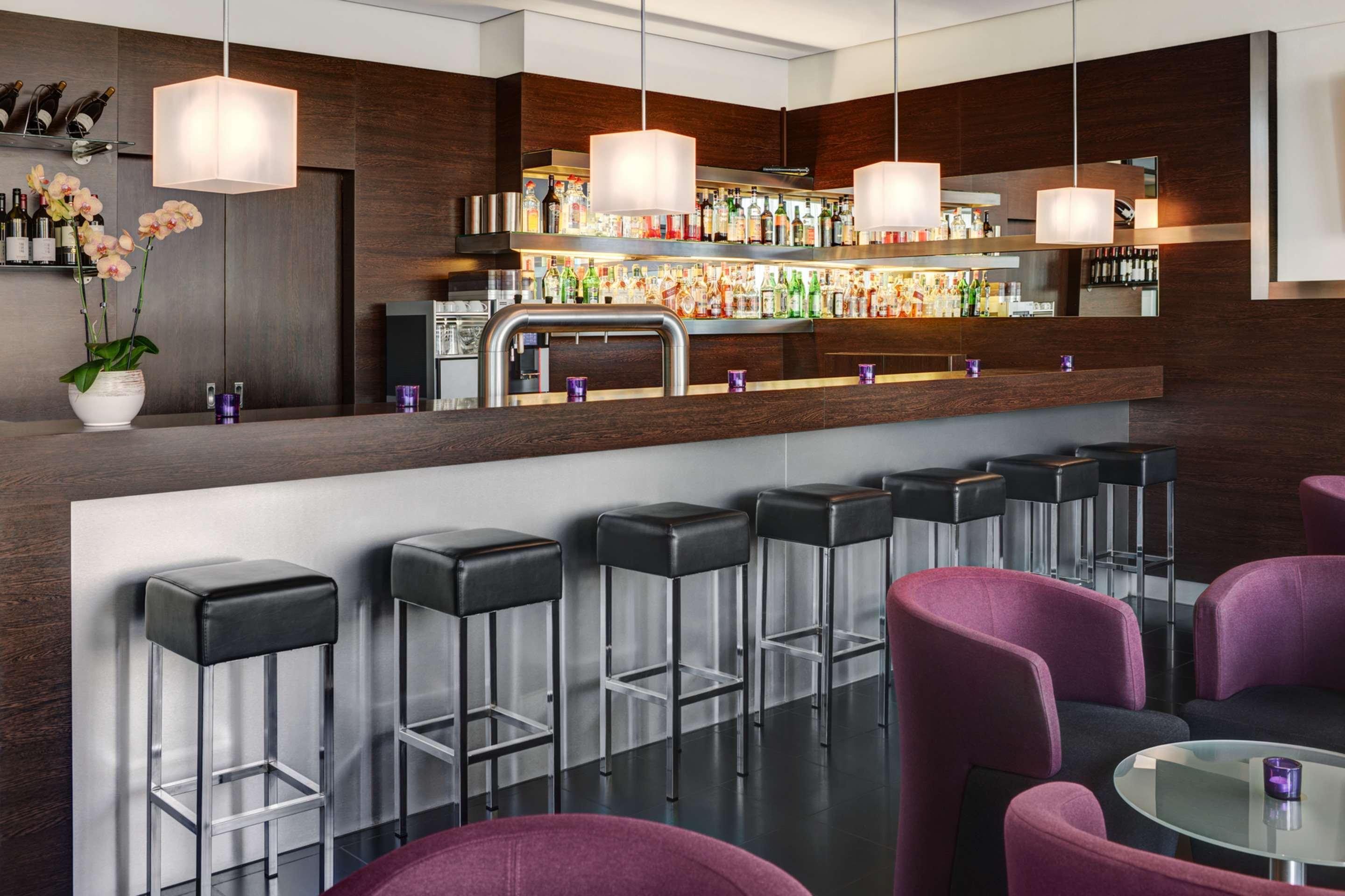 Bar/Salón IntercityHotel Hamburg Hauptbahnhof