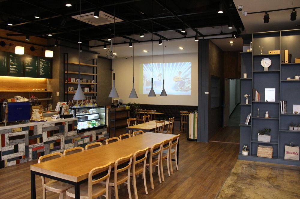 Bar/Salón 202 House Seoul Station