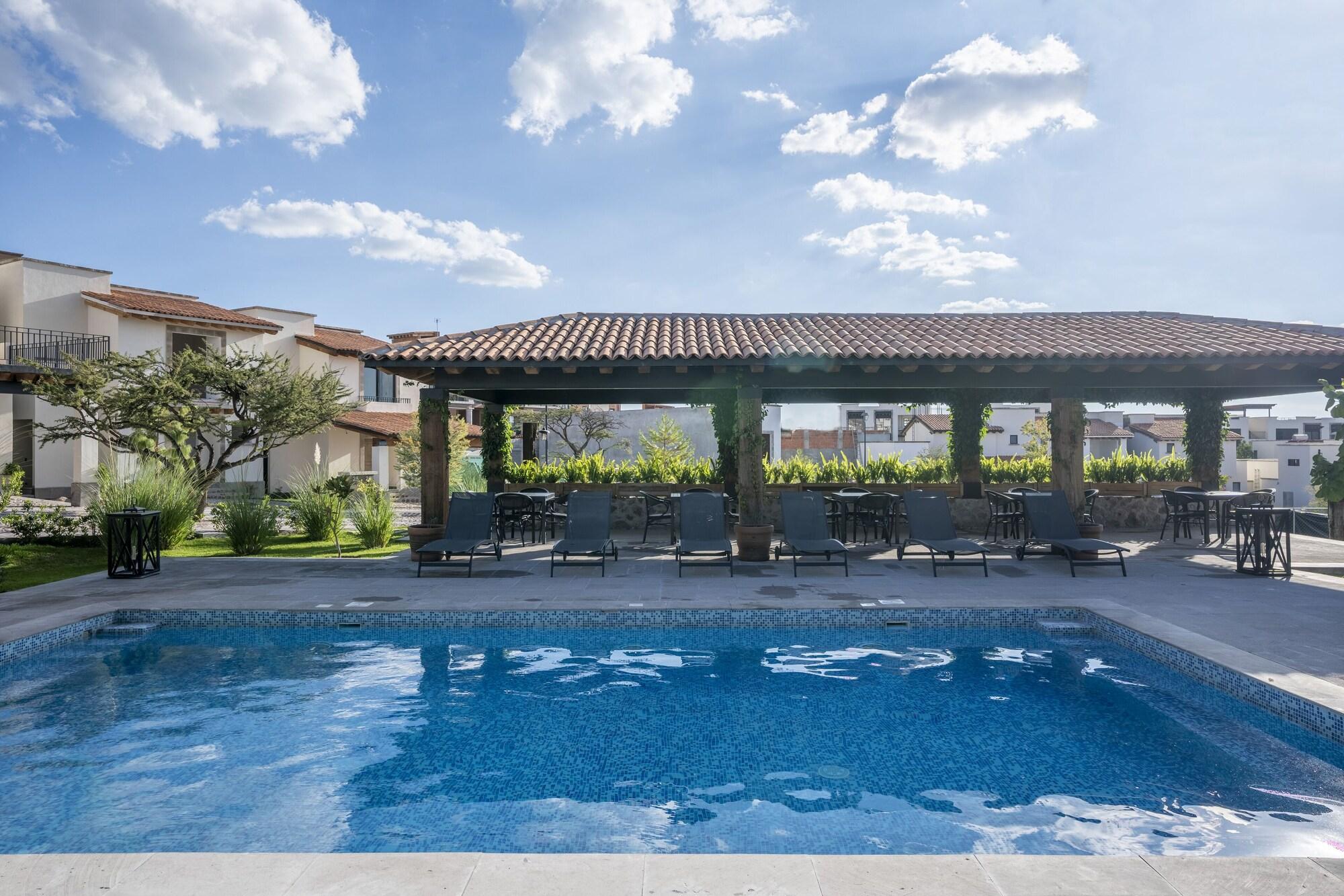 Varios 4BR Private Sanctuary with Pools and Gym