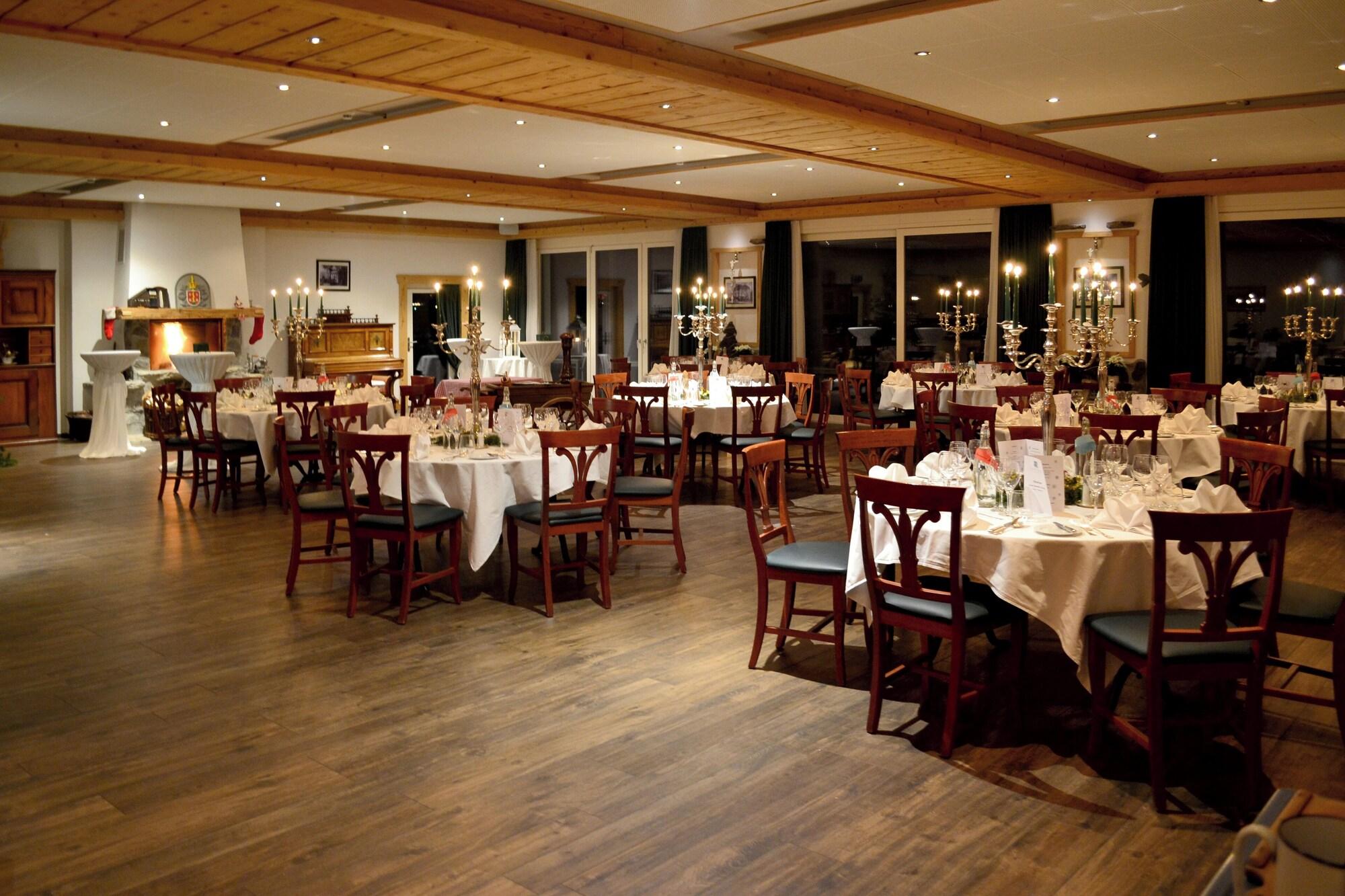 Restaurant Carlton-Europe Vintage Adults Hotel