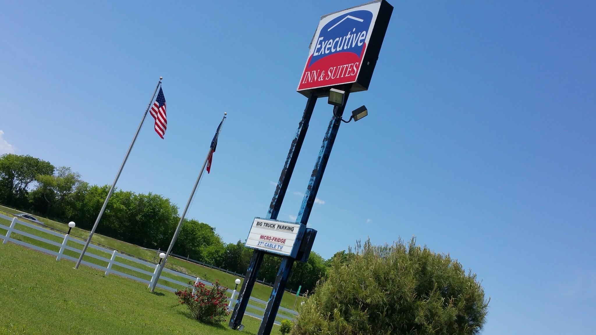 Vista Exterior Executive Inn and Suites Waxahachie