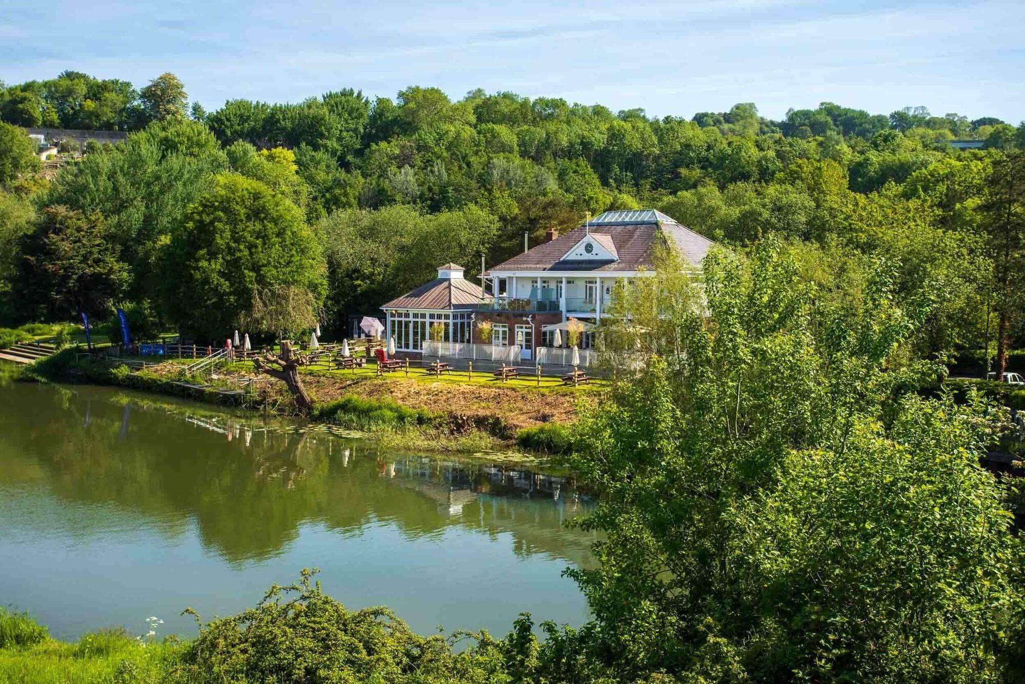 Varios The Boathouse