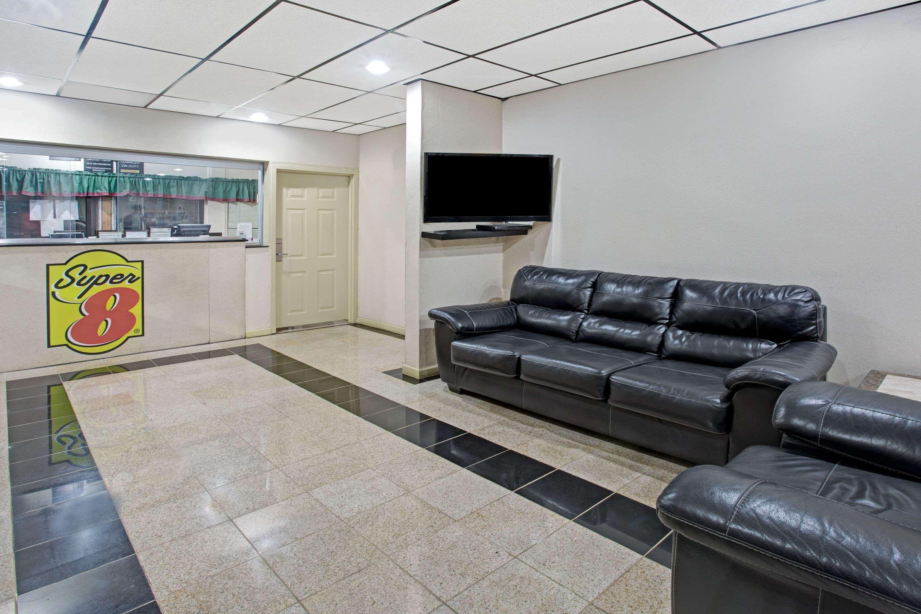 Vista Lobby Super 8 by Wyndham Suwanee