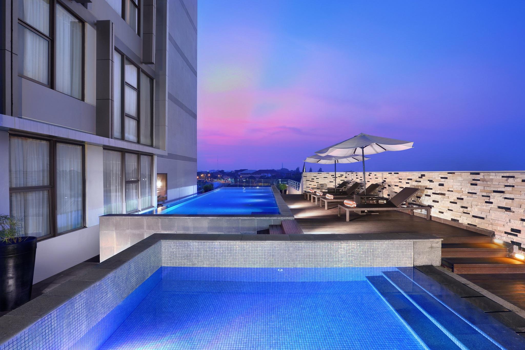 Vista Piscina Harper Malioboro Yogyakarta by ASTON