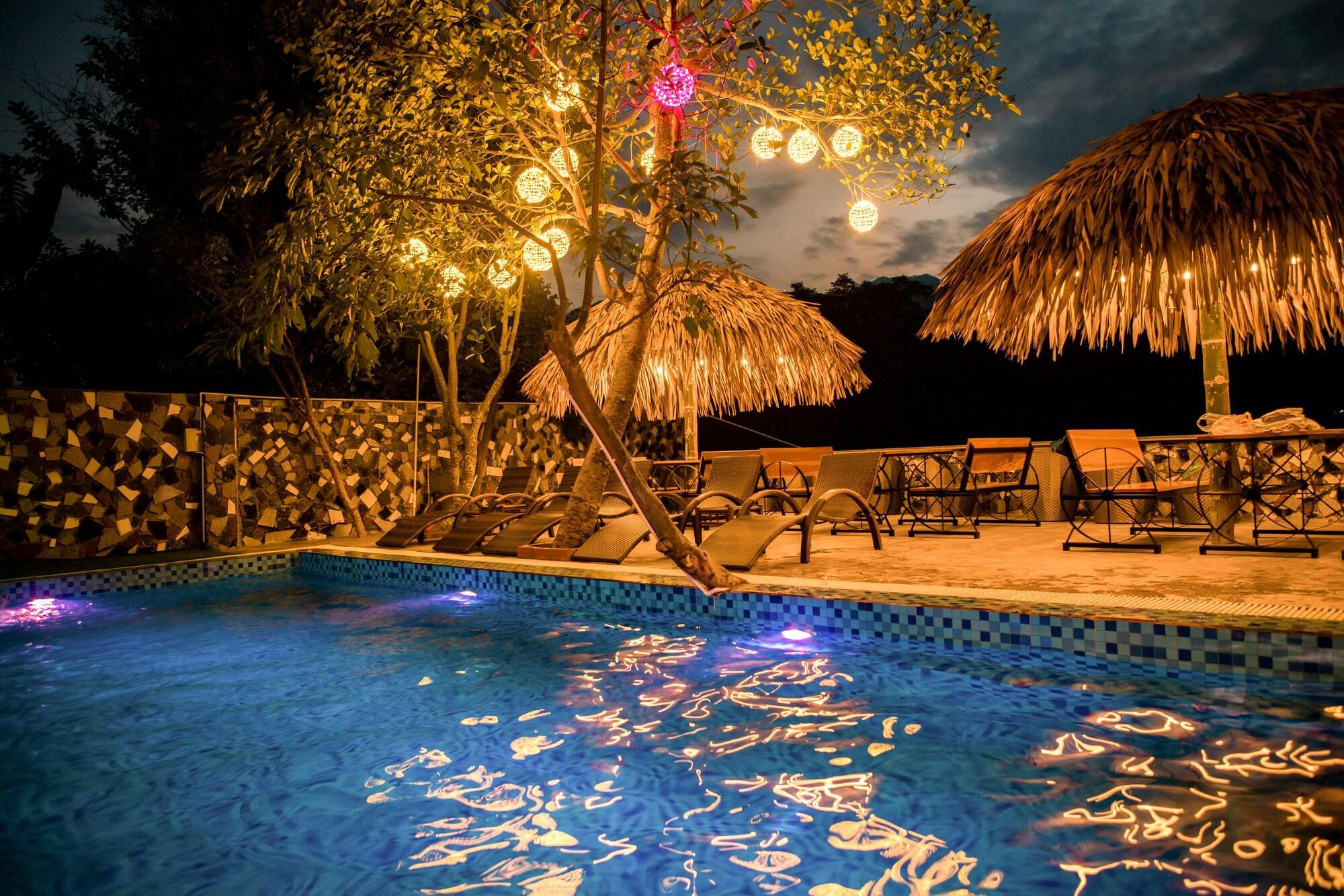 Vista Piscina Ha Giang Moments Homestay - Hostel