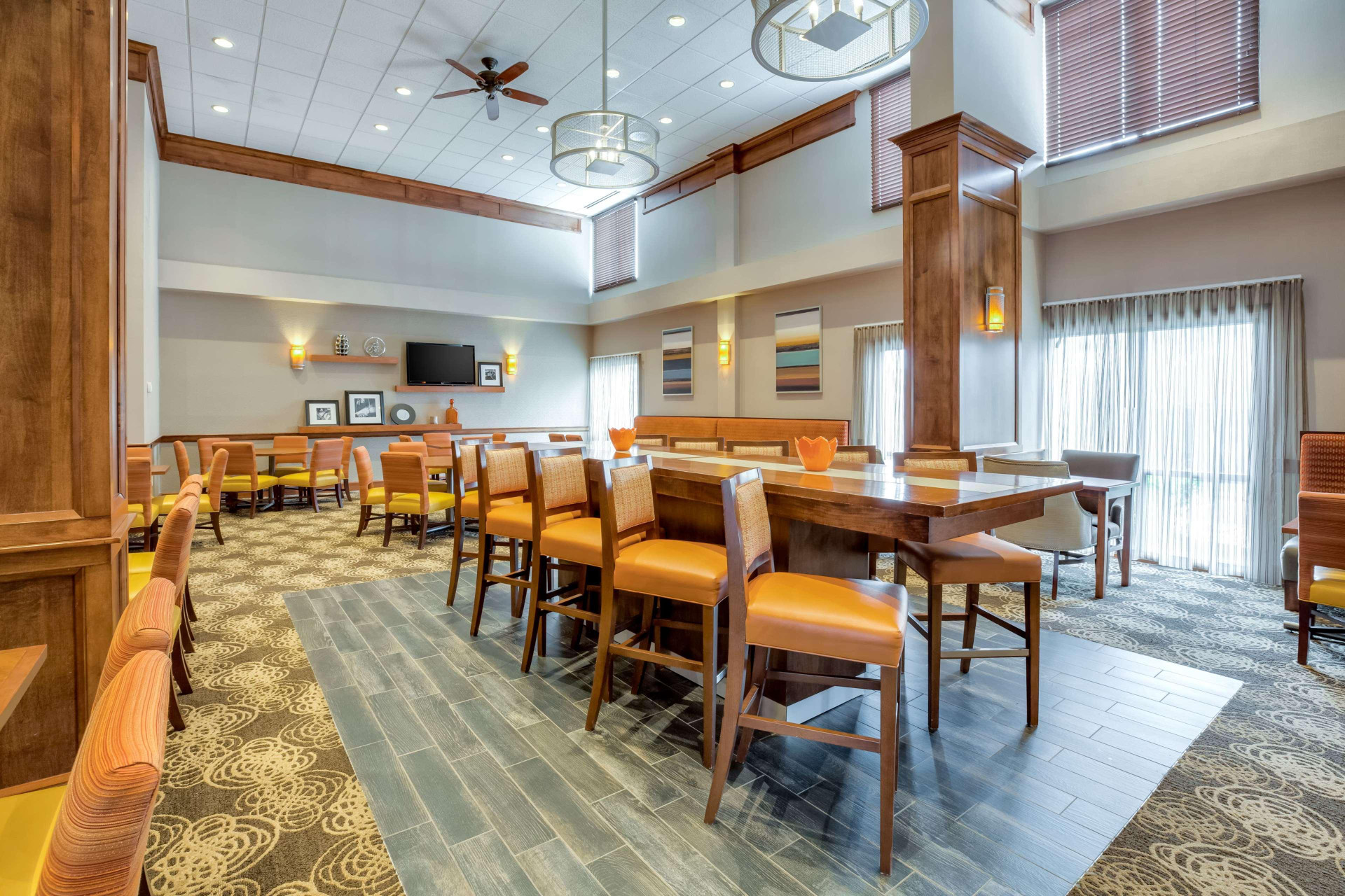 Vista Lobby Hampton Inn Boston - Norwood
