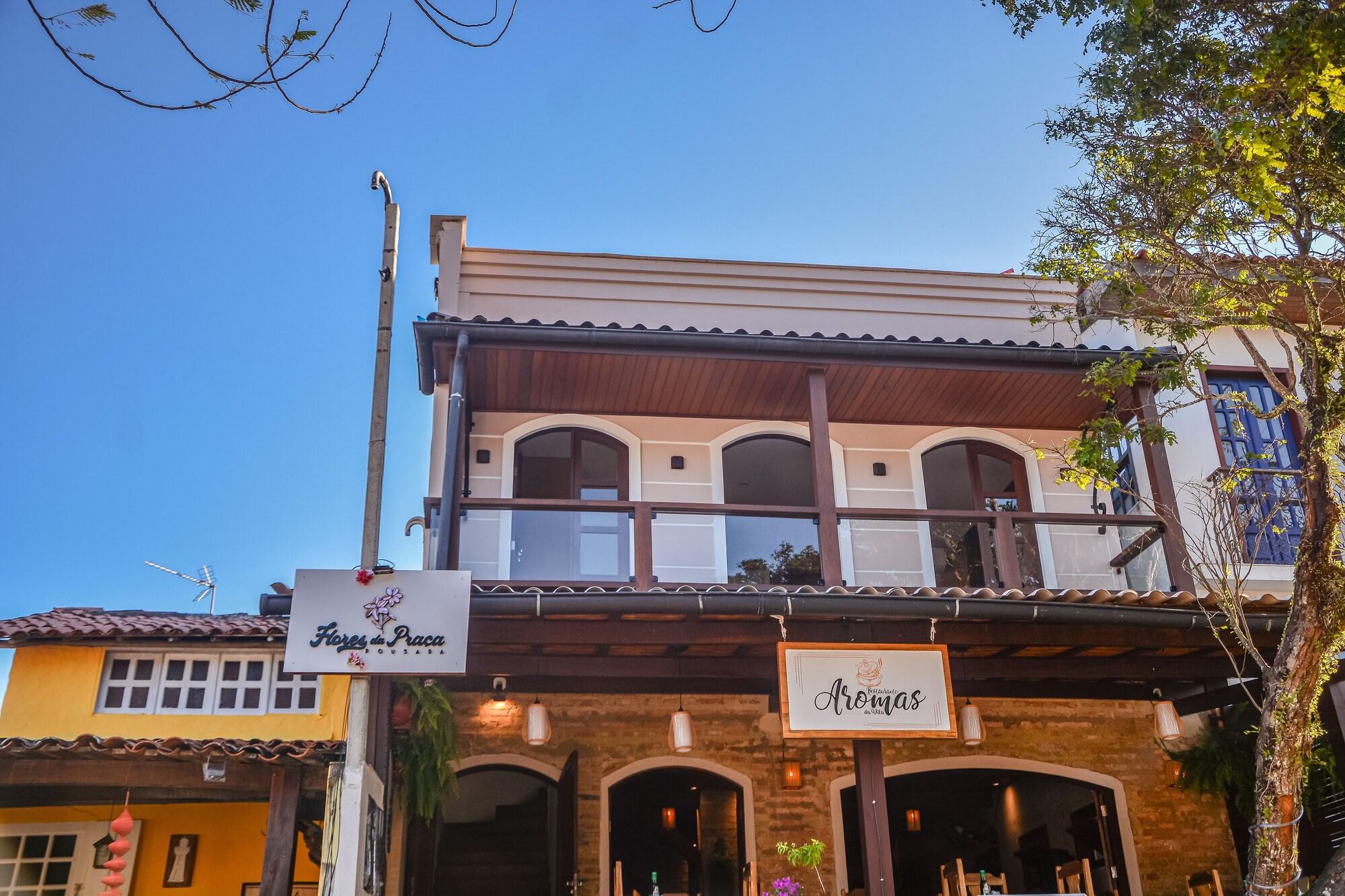 Vista Exterior Pousada Flores da Praça
