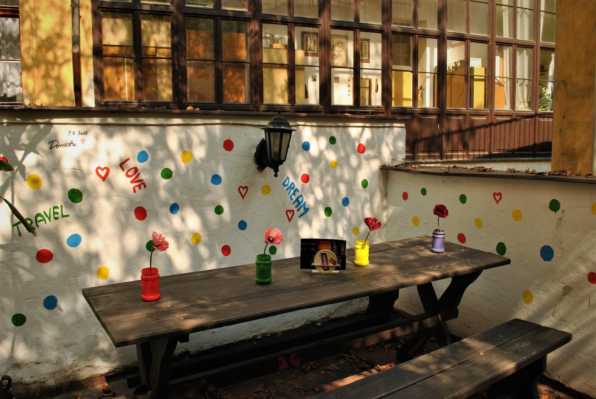 Bar/Salón Travel & Joy backpackers