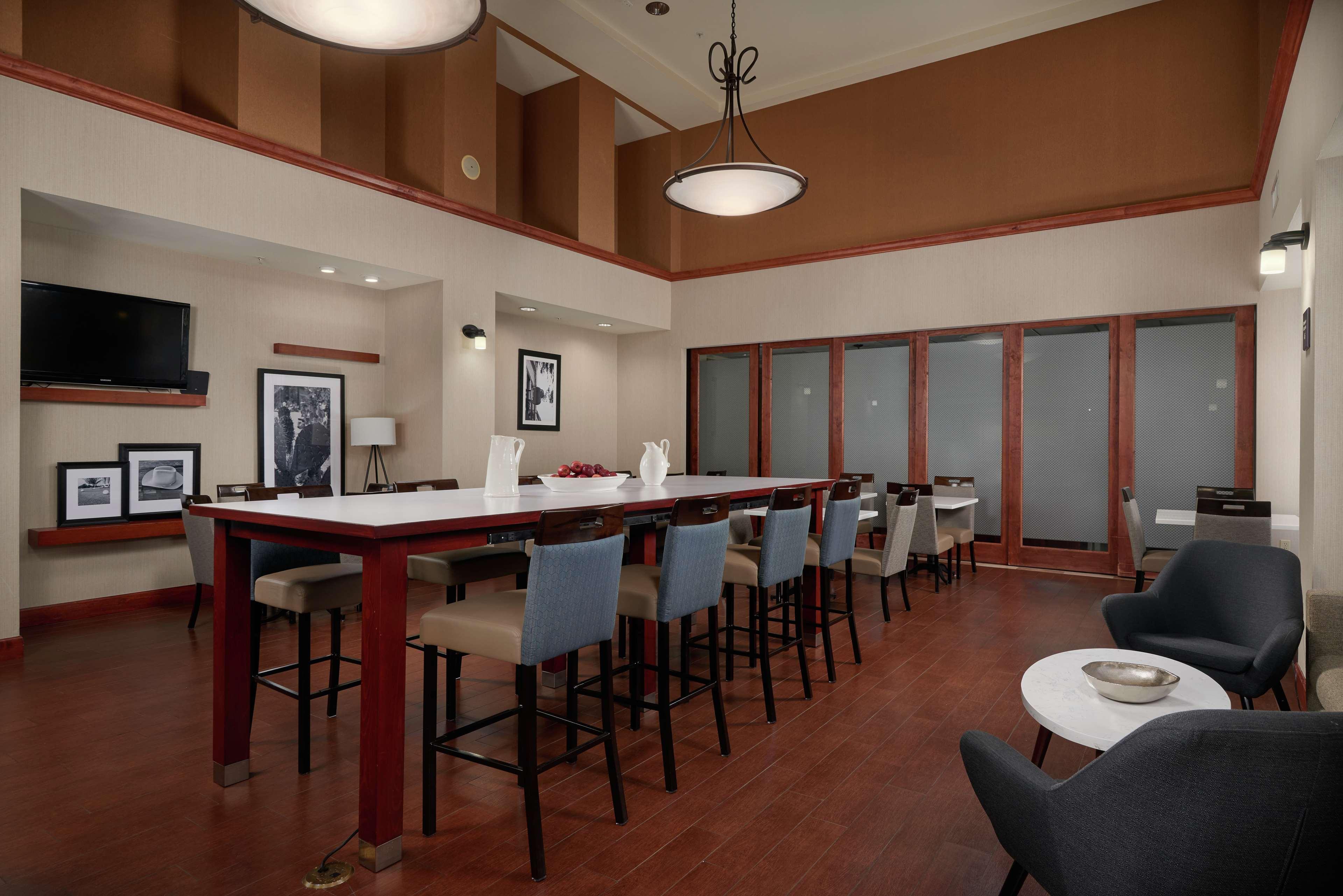 Vista Lobby Hampton Inn & Suites Phoenix-Surprise