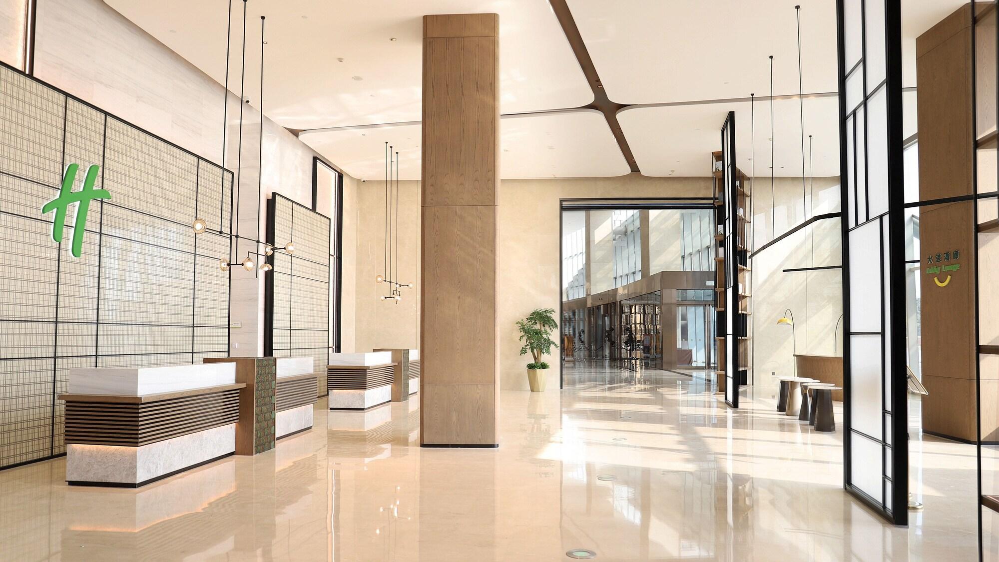 Vista Lobby Holiday Inn Hotel & Suites Wuhan New City by IHG