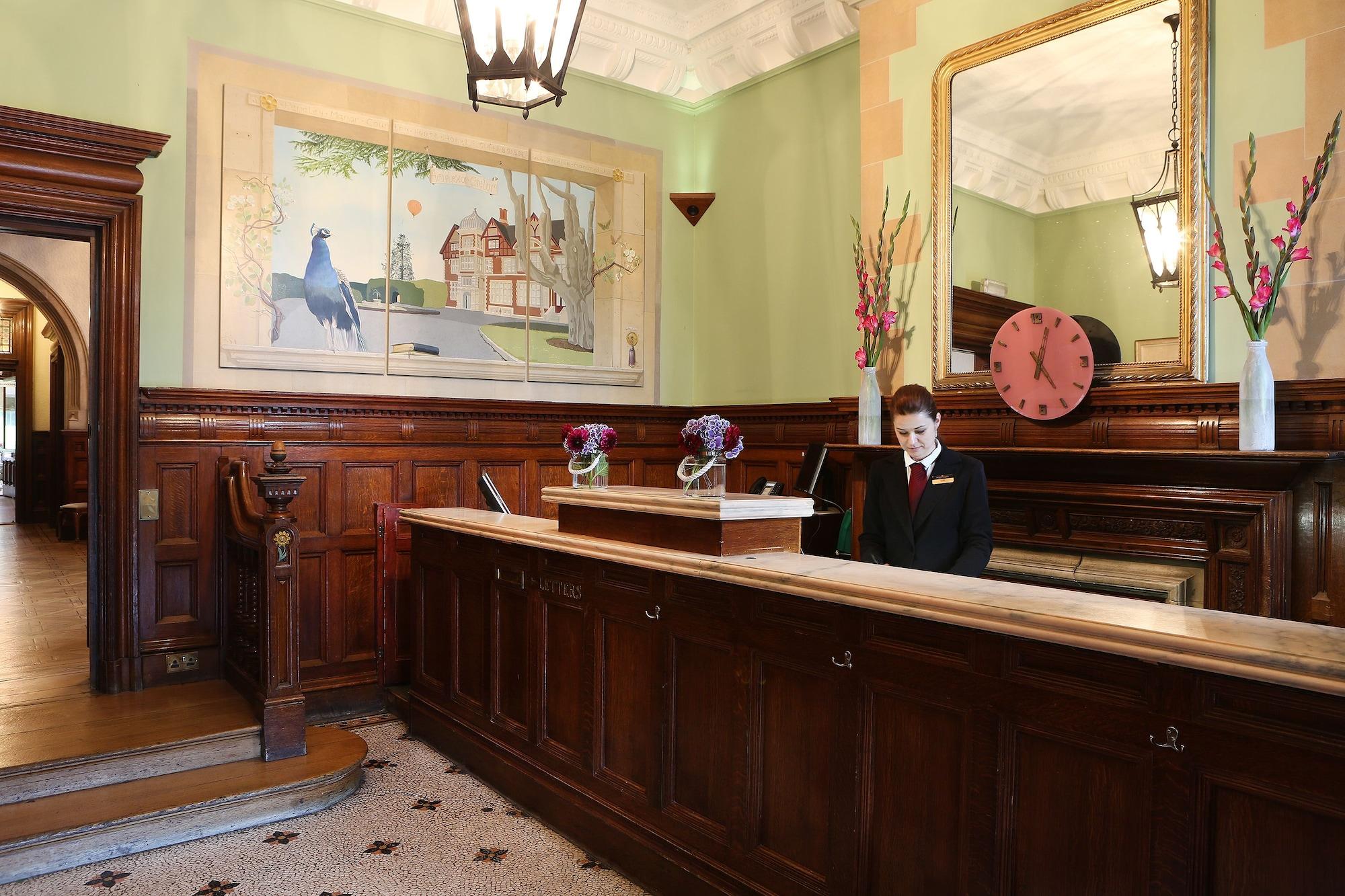 Vista Lobby Pendley Manor