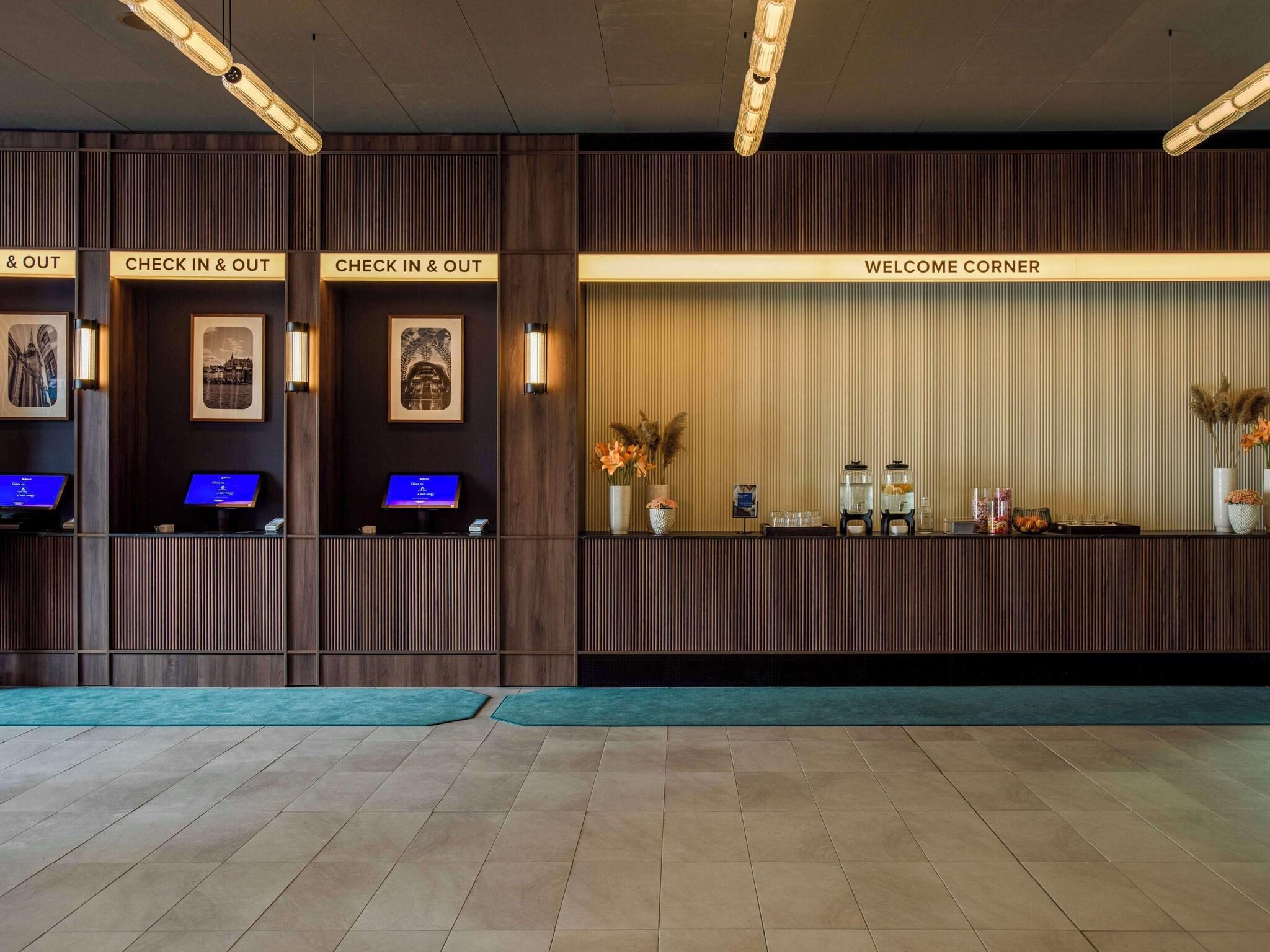 Vista Lobby Radisson Blu Waterfront Hotel