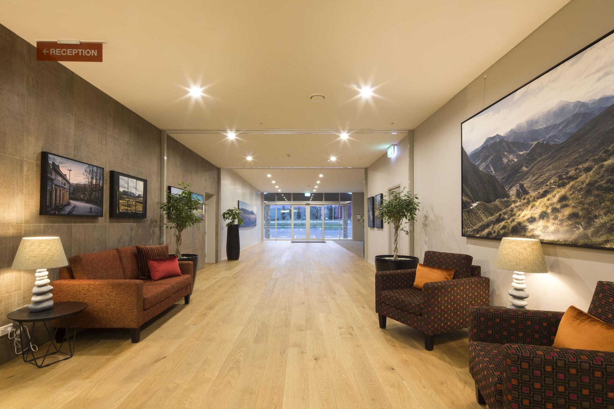 Vista Lobby Ramada Suites by Wyndham Queenstown Remarkables Park
