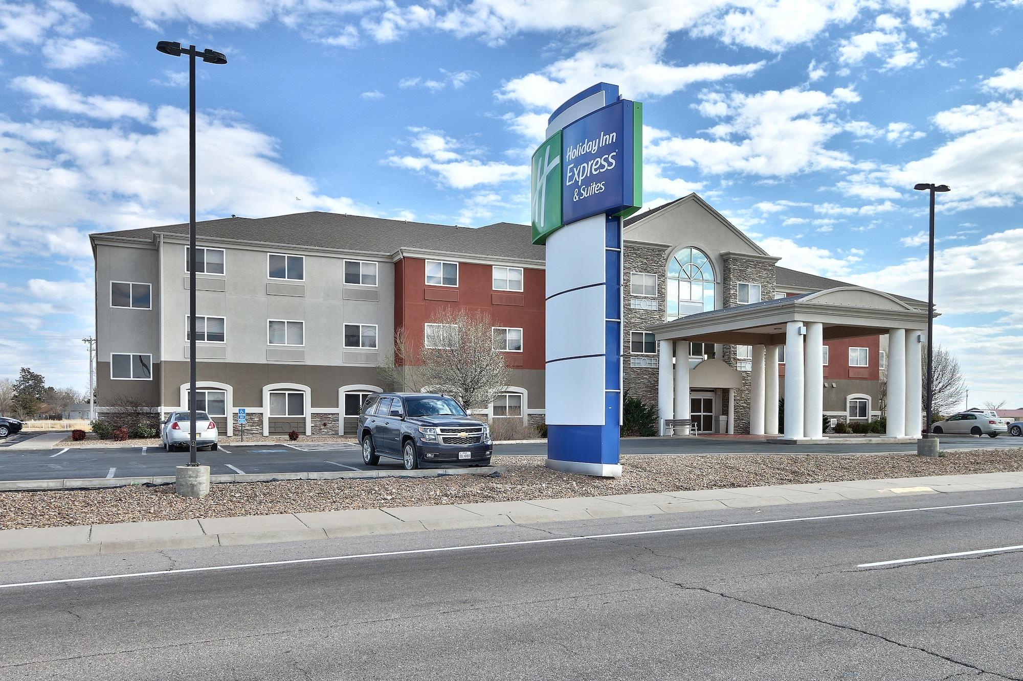 Vista Exterior Holiday Express & Suites Portales by IHG