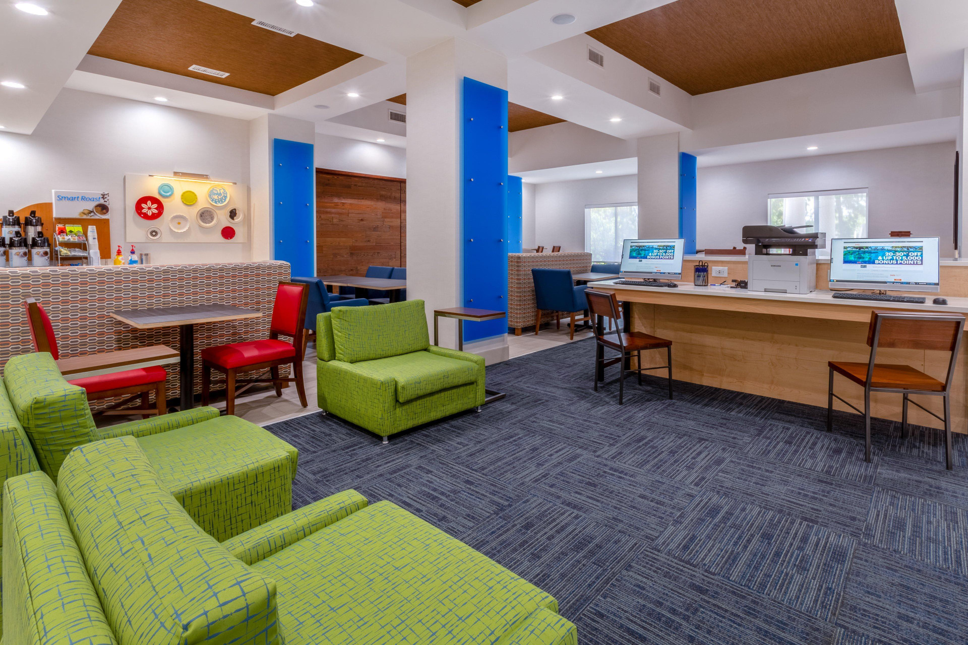 Vista Lobby Holiday Inn Express Hotel & Suites Charlotte Arrowood by IHG