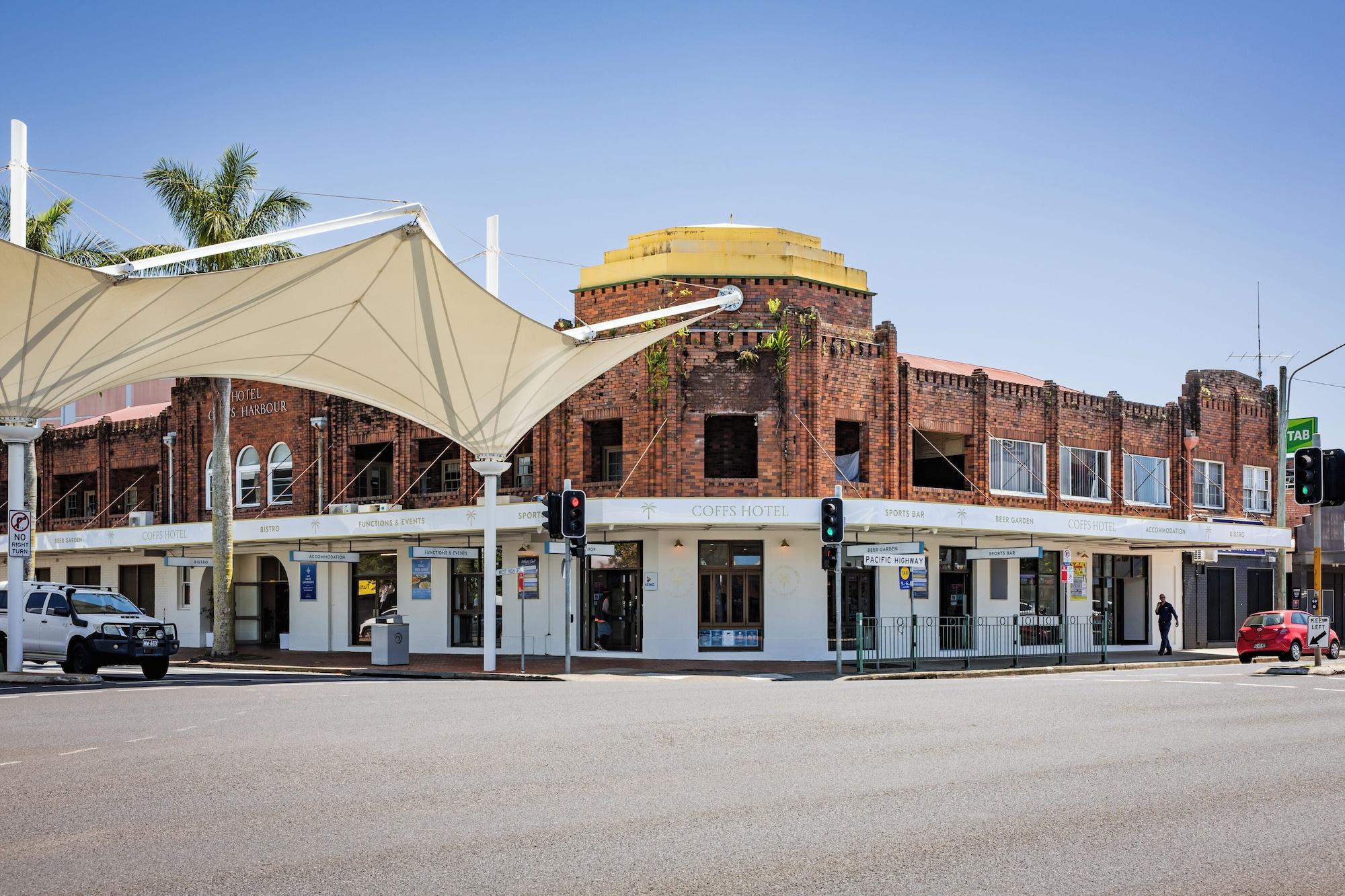 Vista Exterior The Coffs Hotel
