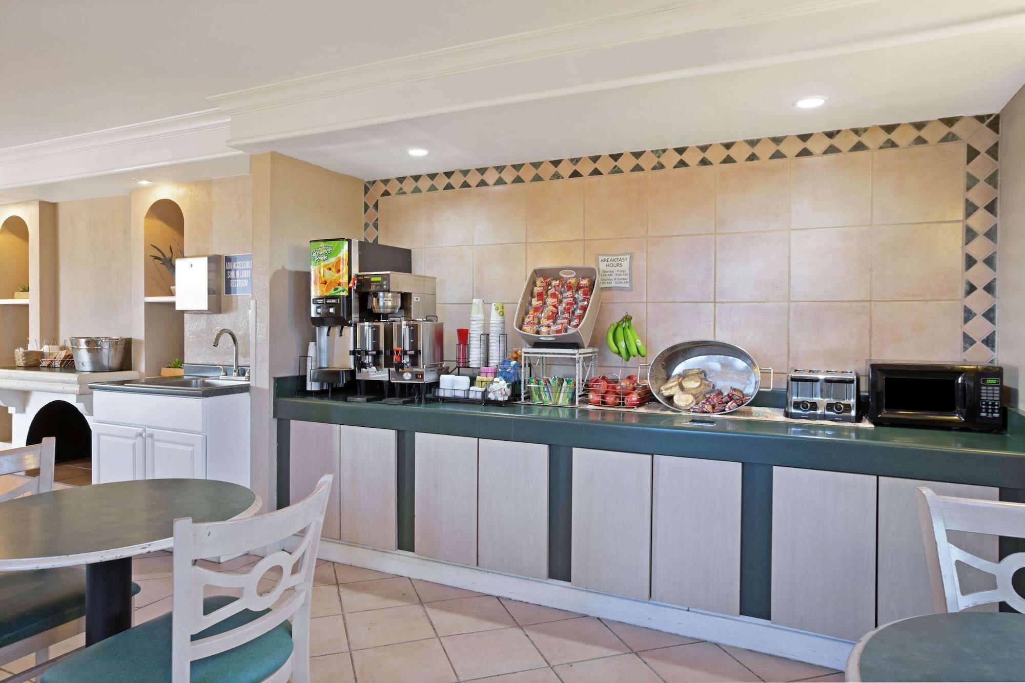 Restaurant Days Inn by Wyndham Reno