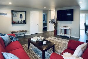 Alquiler Vacacional - Beautifully remodeled, clean, well-stocked entire home - sleeps 7!