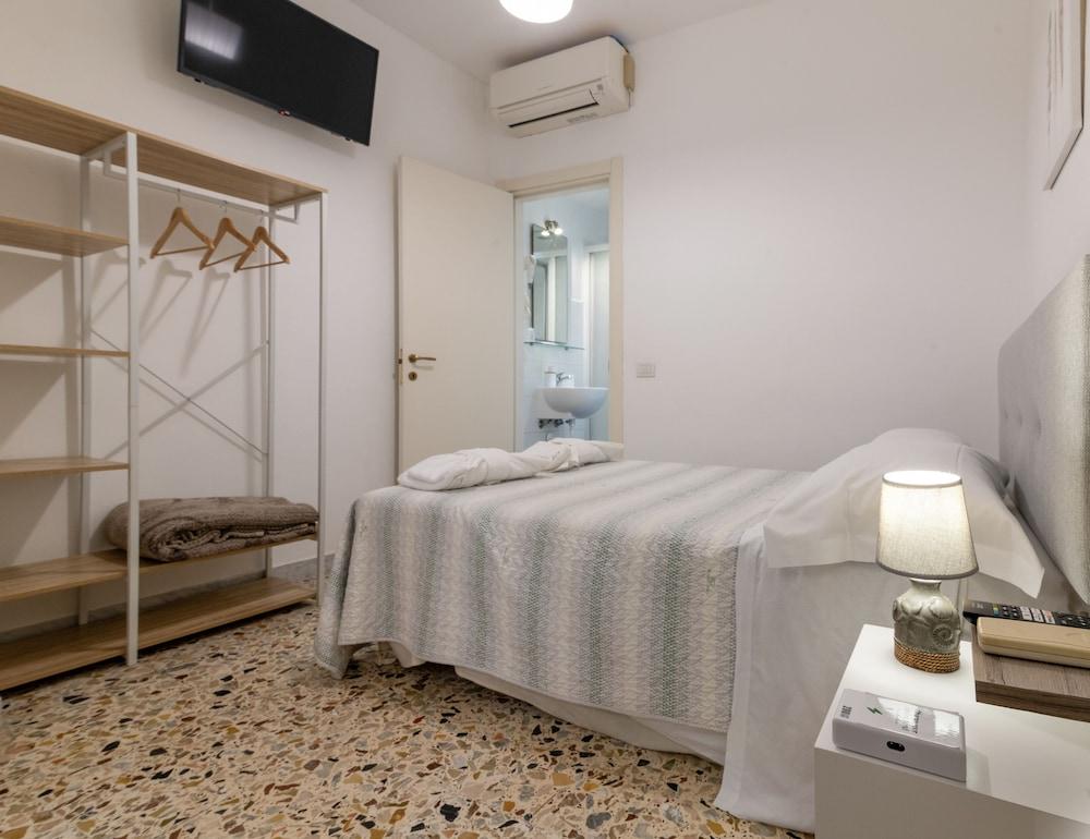 Varios Hotiday Ortigia Opera