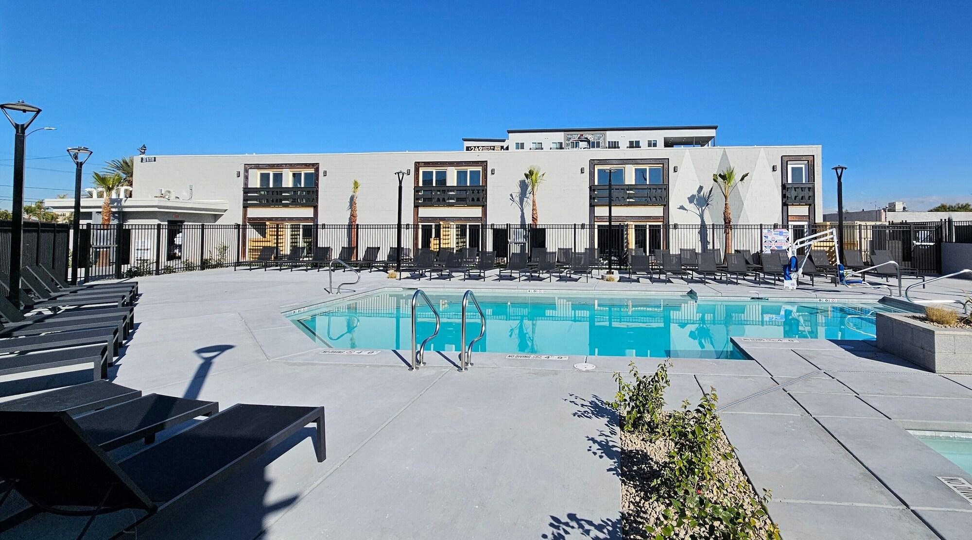 Vista Piscina Bent - A Gay, Adults Only Resort
