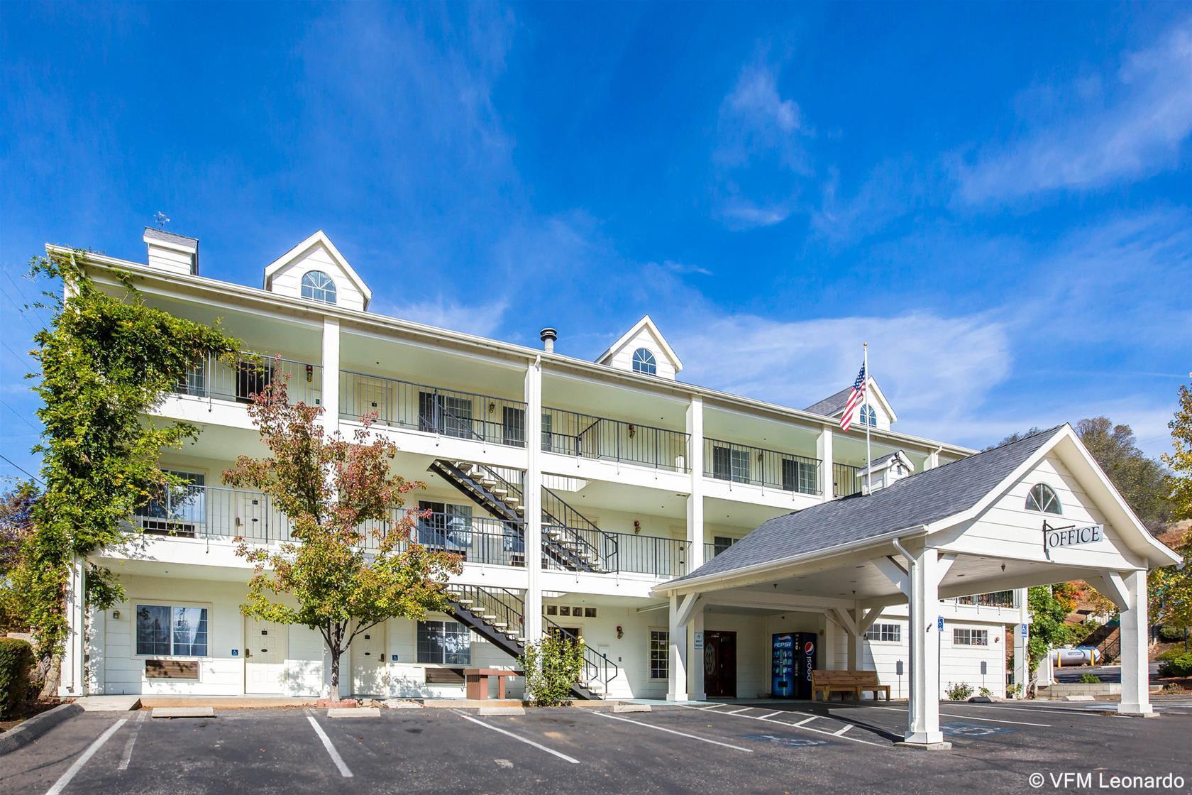 Vista Exterior Quality Inn Yosemite Valley Gateway