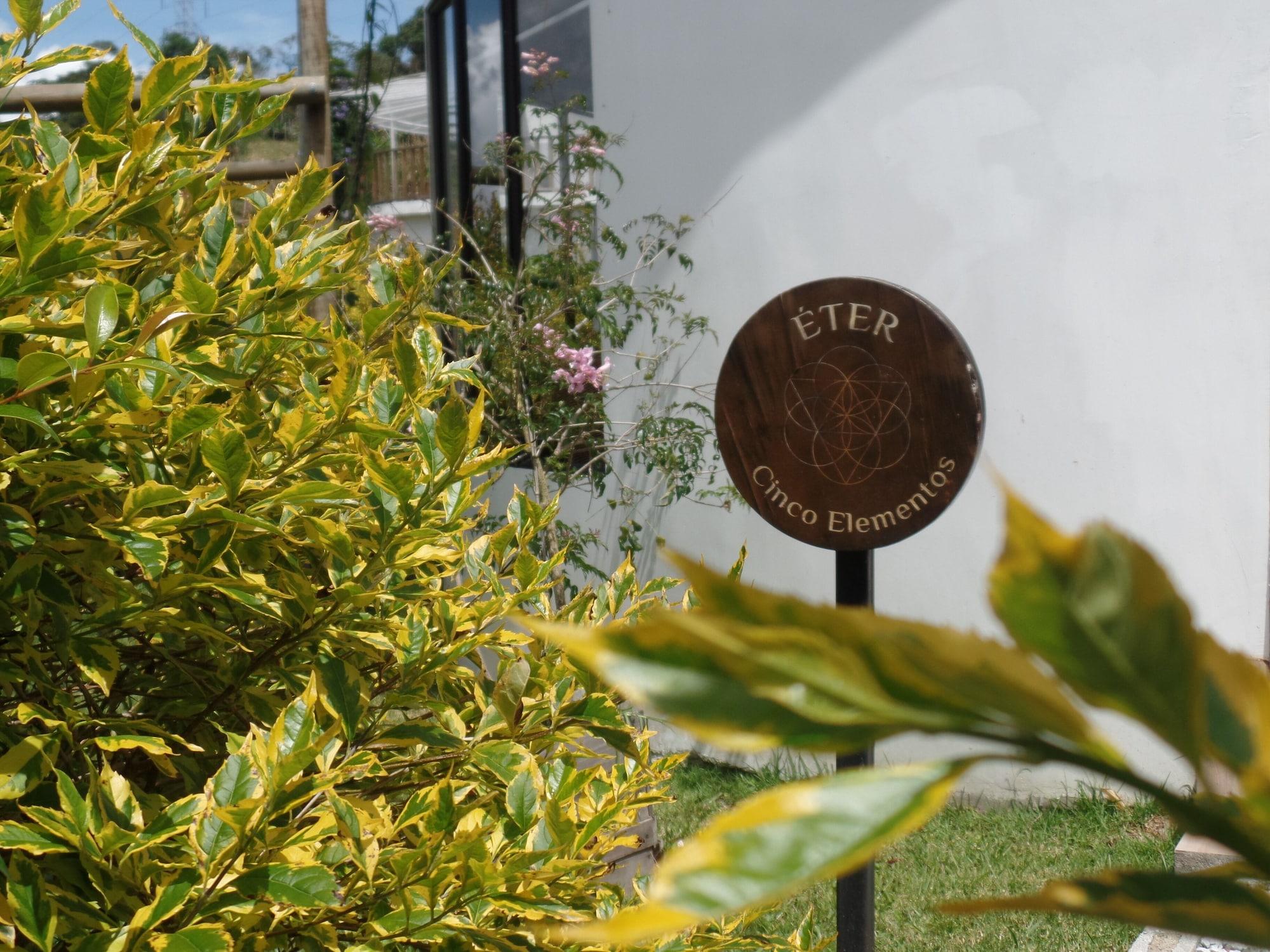 Vista Exterior Glamping con Jacuzzi - El peñol Guatapé.