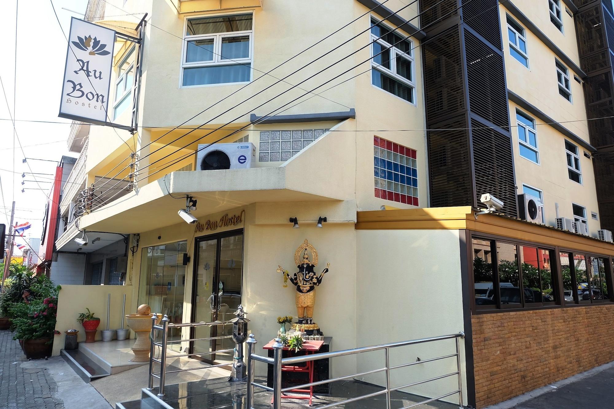 Varios Au Bon Hostel
