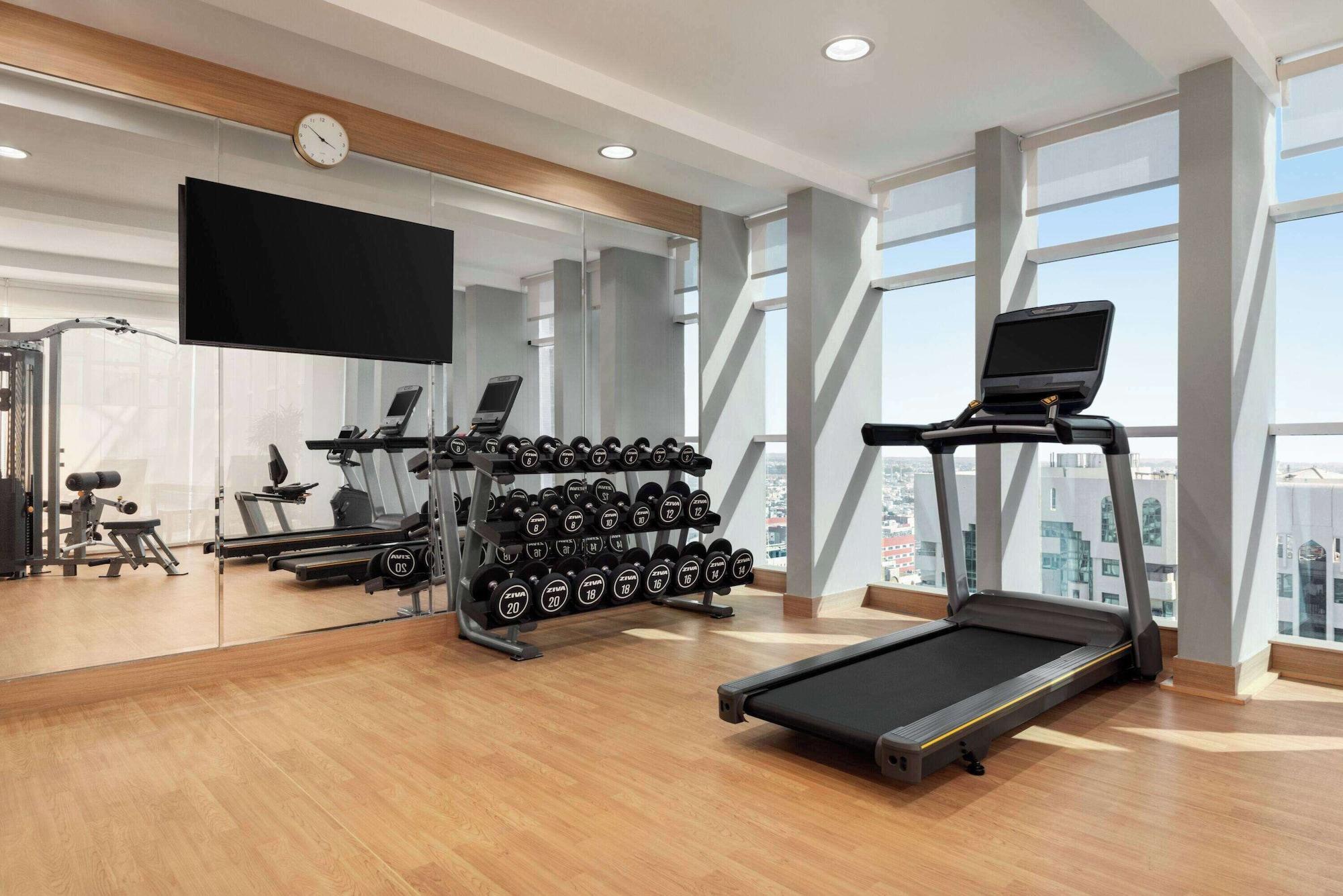 Gimnasio La Quinta by Wyndham Abu Dhabi Al Wahda