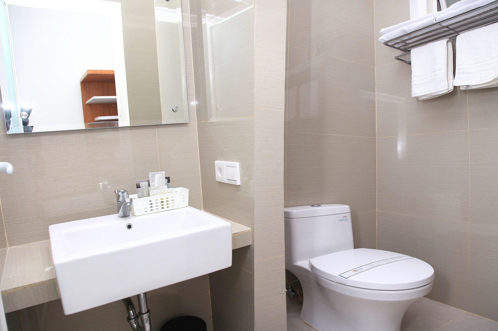 Equipamiento de Habitación Arawa Traveller's Inn Makassar - Hostel