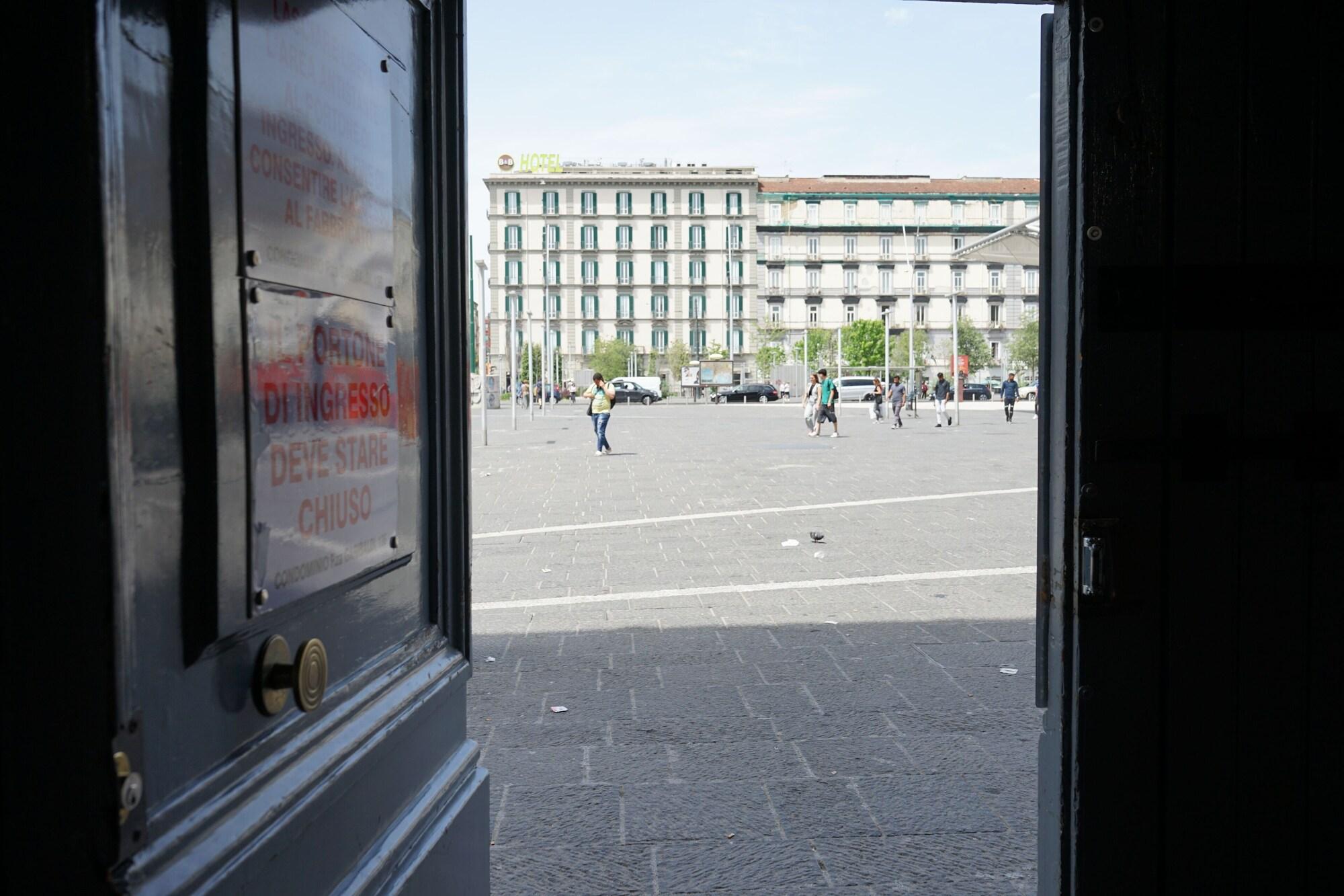 Varios Royal Rooms Station Napoli