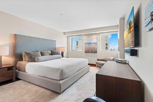 Alquiler Vacacional - The Setai: Skyline View Condo with Pool & Direct Beach Access