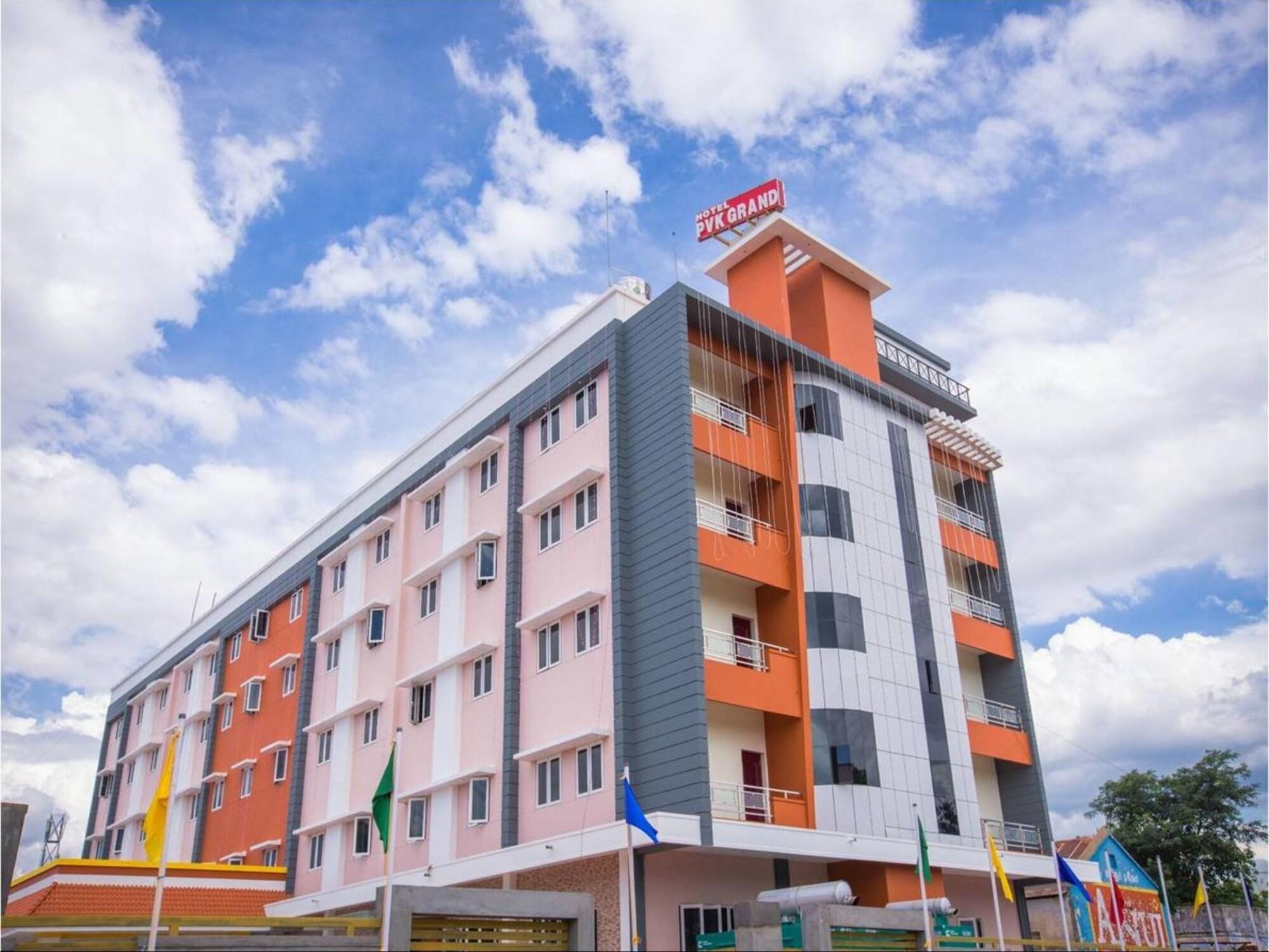 Vista Exterior Hotel PVK Grand
