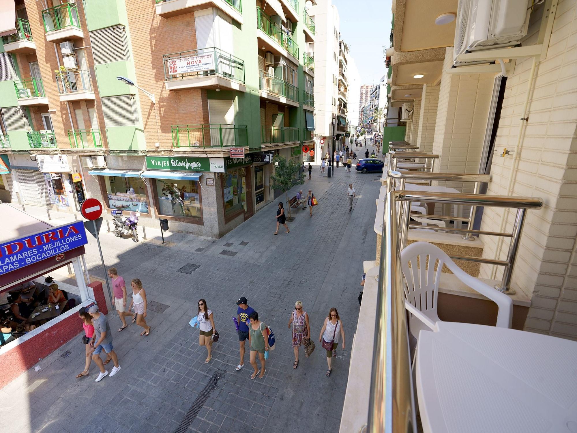 Vista Exterior Hostal Anna Benidorm