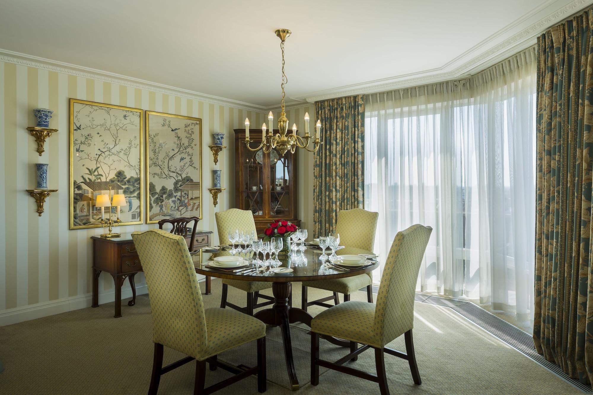 Restaurant Cheval Thorney Court at Hyde Park
