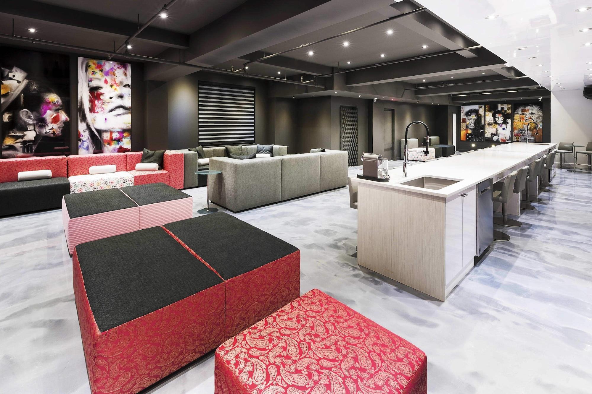 Varios Holland Hotel by Simplissimmo