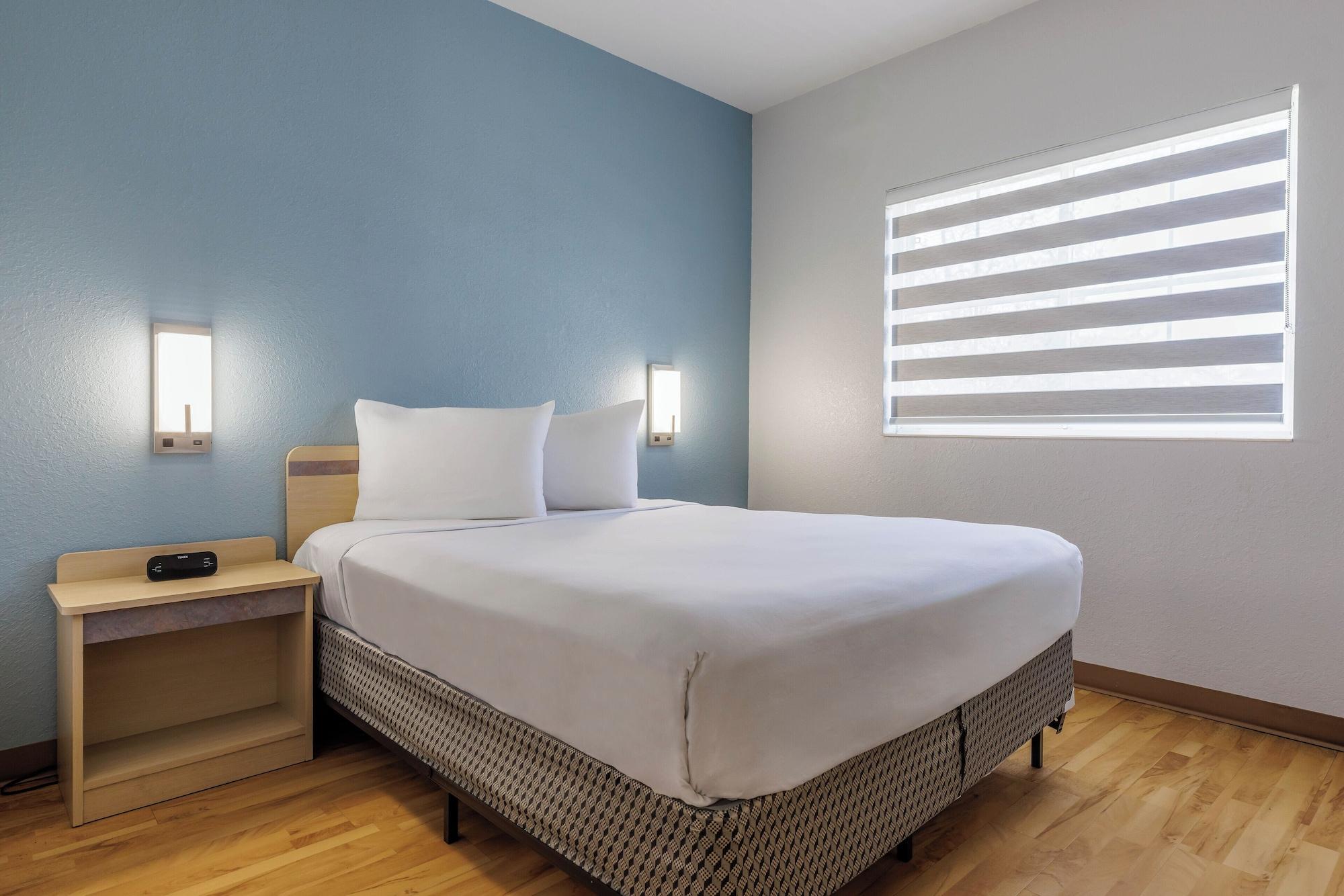 Varios Studio 6 Mississauga, ON - Toronto